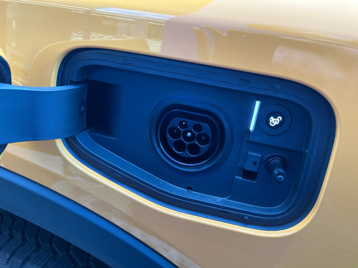  WILDTRAK 2.3 Hybrid PHEV 205kW na operativní leasing