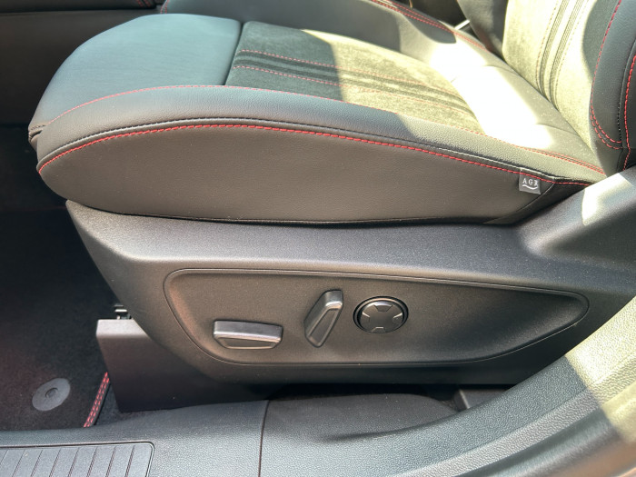 2.5Hybrid PHEV 178kW Titanium na operativní leasing