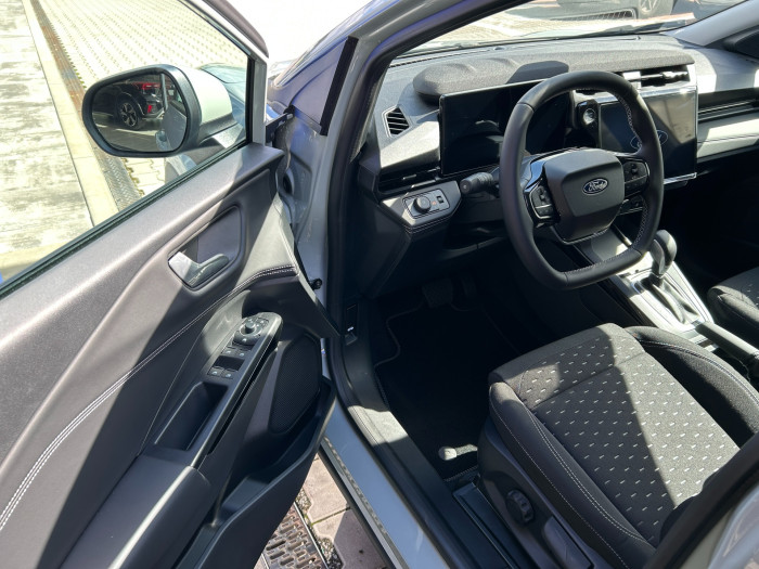 1.0EcoBoost mHEV 92kW TITANIUM na operativní leasing